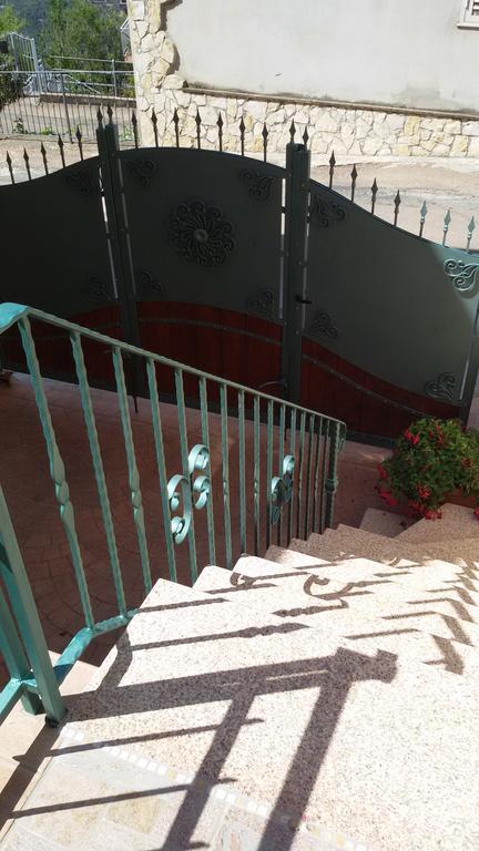 B&B Issicoro 包内伊 外观 照片