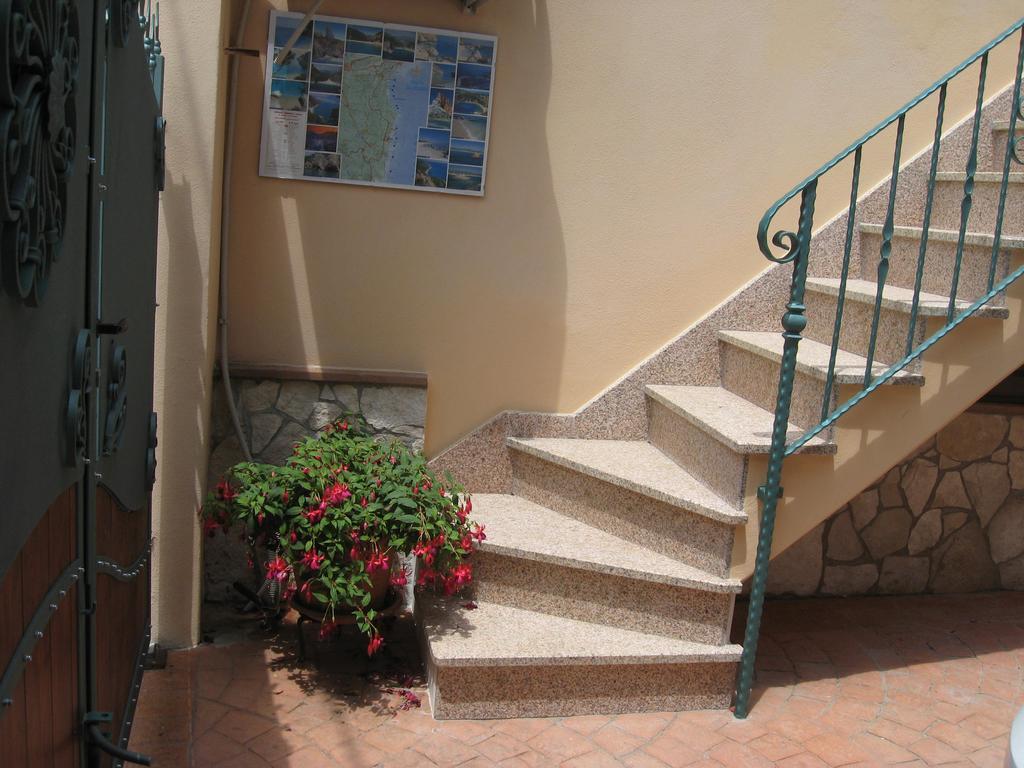B&B Issicoro 包内伊 外观 照片